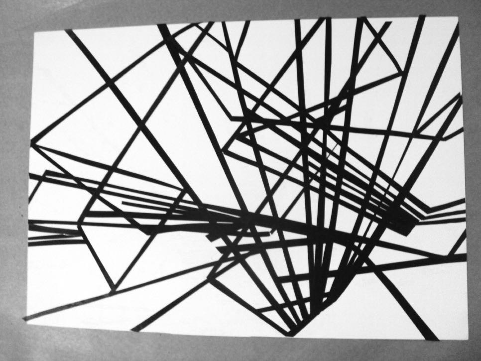 Desenho com fita isolante preta sobre papel branco