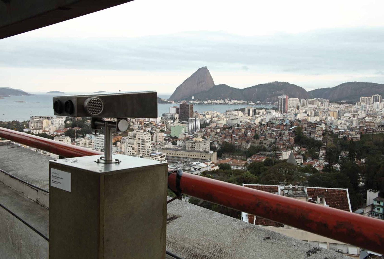 Binóculos Sonoros voltados para a Baía de Guanabara